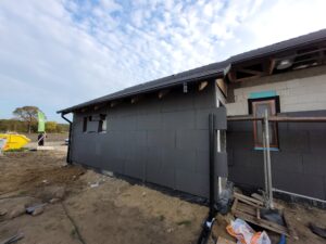 Prízemný dom z dachem dwuspadowym i garażem 140 m2 Poznań 23