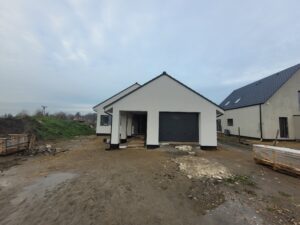 Prízemný dom z dachem dwuspadowym i garażem 140 m2 Poznań 25