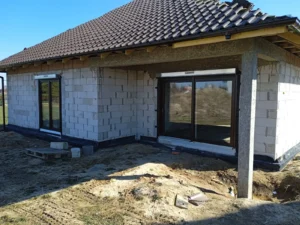 Prízemný dom z dachem kopertowym 100 m2 Poznań 17