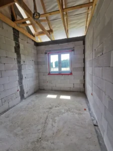 Prízemný dom z dachem dwuspadowym 120 m2 Poznań 13