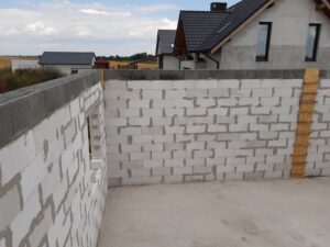 Prízemný dom z dachem dwuspadowym i garażem 80 m2 Poznań 19