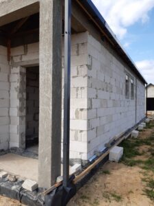 Prízemný dom z dachem dwuspadowym i garażem 80 m2 Poznań 12