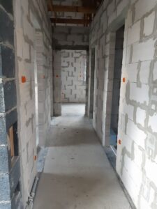 Prízemný dom z dachem dwuspadowym i garażem 80 m2 Poznań 6