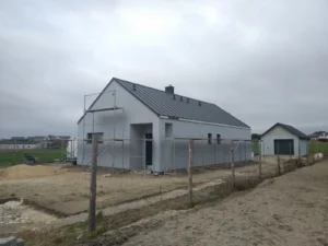 Prízemný dom z dachem dwuspadowym i garażem 80 m2 Poznań 13