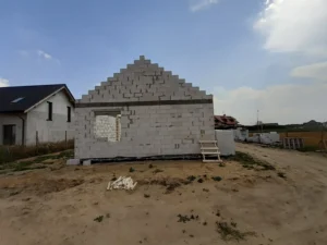 Prízemný dom z dachem dwuspadowym i garażem 80 m2 Poznań 11