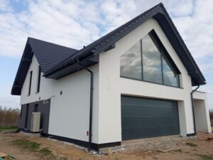 Domy energooszczędne Łódź - dom z użytkowym poddaszem, dachem dwuspadowym i garażem