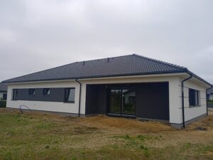 Firma budowlana Poznań - Prízemný dom z dachem kopertowym