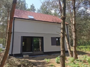 Budowa domów Poznań - Prízemný dom s obytným podkrovím i dachem dwuspadowym