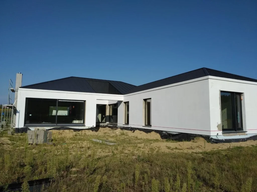 Budowa domów Poznań - Prízemný dom z dachem kopertowym