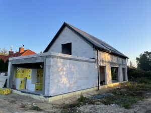 dom z użytkowym poddaszem, dachem dwuspadowym i garażem 190 m2 Warszawa 12