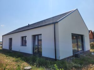 Budowa domów Poznań - Prízemný dom z dachem dwuspadowym