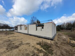 Prízemný dom z dachem dwuspadowym 110 m2 Poznań 7