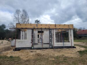 Prízemný dom z dachem dwuspadowym 110 m2 Poznań 9