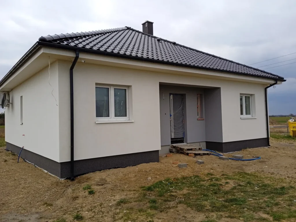 Firma budowlana Poznań - Prízemný dom z dachem kopertowym